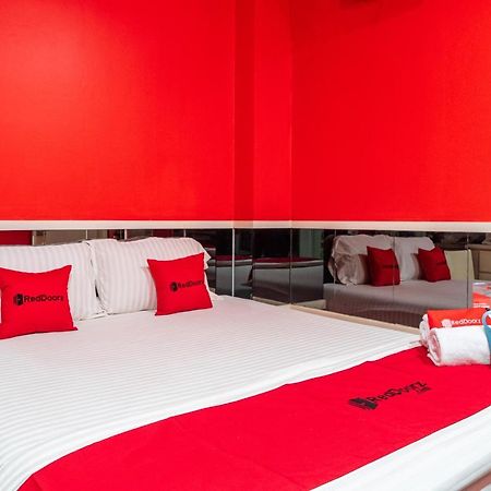 Reddoorz Plus Near Chadstone Mall Бекасі Екстер'єр фото