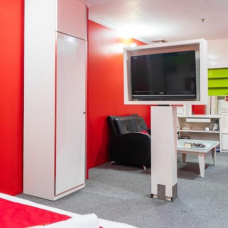 Reddoorz Plus Near Chadstone Mall Бекасі Екстер'єр фото