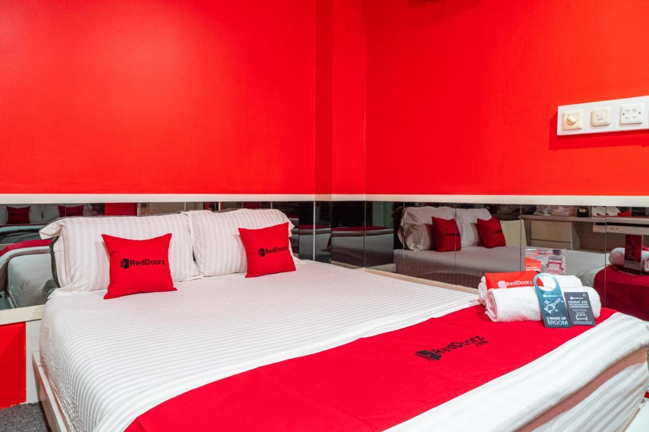 Reddoorz Plus Near Chadstone Mall Бекасі Екстер'єр фото