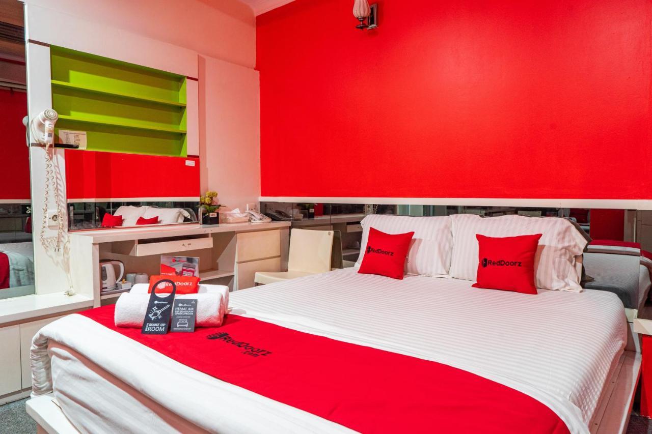 Reddoorz Plus Near Chadstone Mall Бекасі Екстер'єр фото